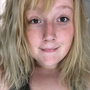 Meet your Posher, Alexis